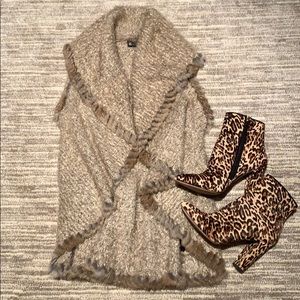 SOLD!!!!!! Incredible fur vest!! ❤️like NEW!!